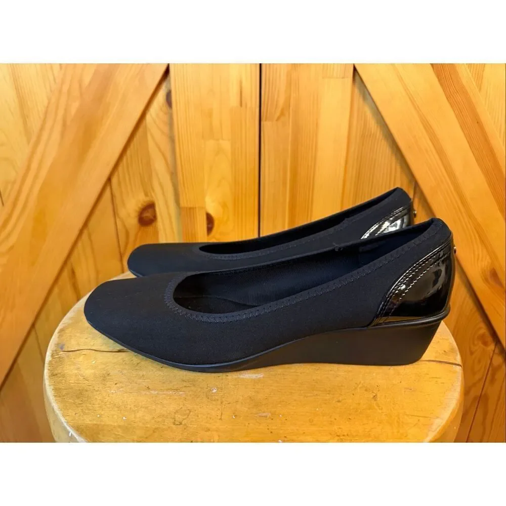 Anne Klein Wisher wedge pumps black fabric patent heel Size 8.5